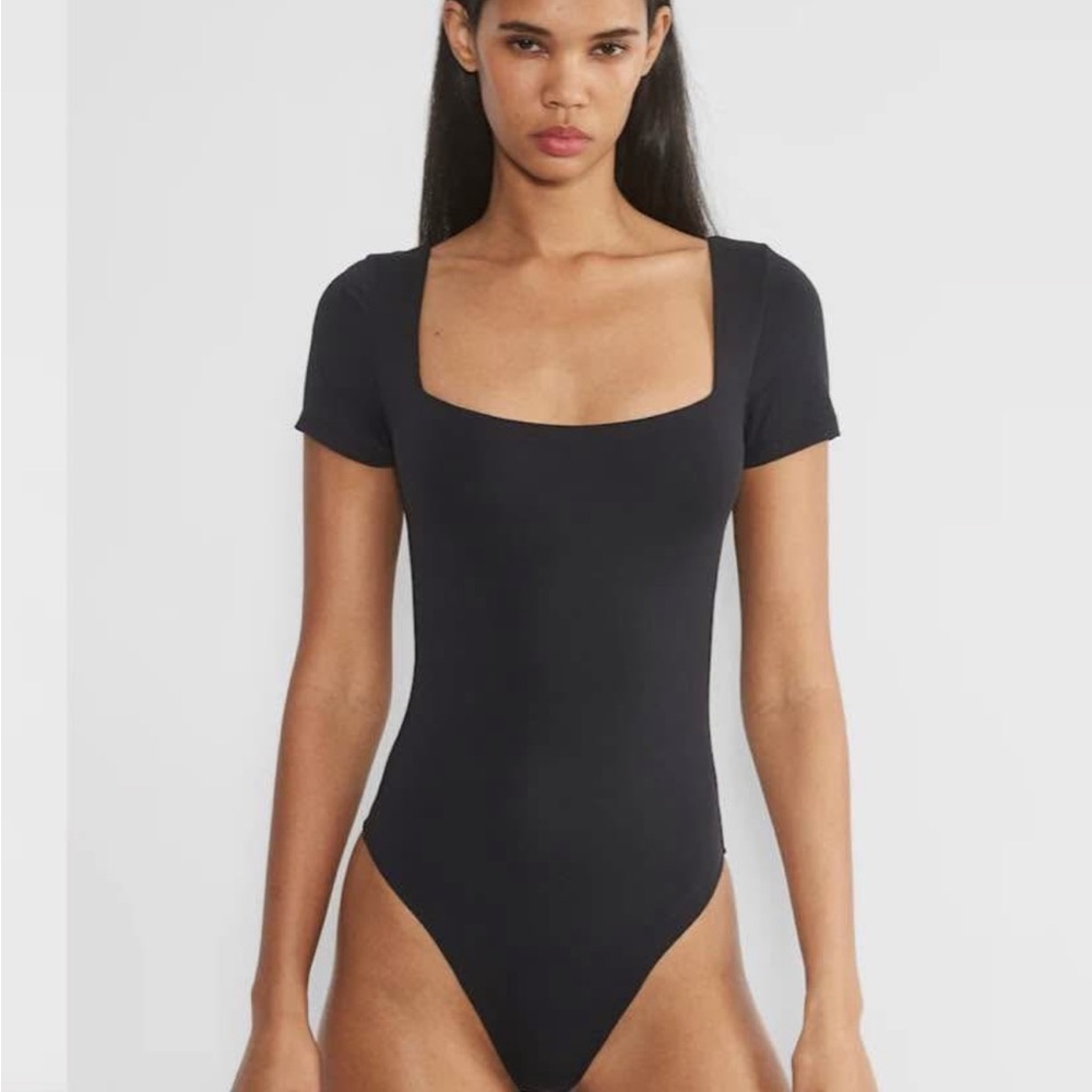 Aritzia Black Square Neck Short Sleeve Bodysuit